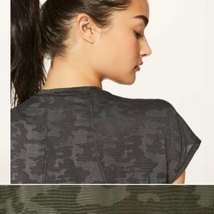 Lululemon Athletica Miles Ahead Women's Camo Short Sleeve Running Top Size XL